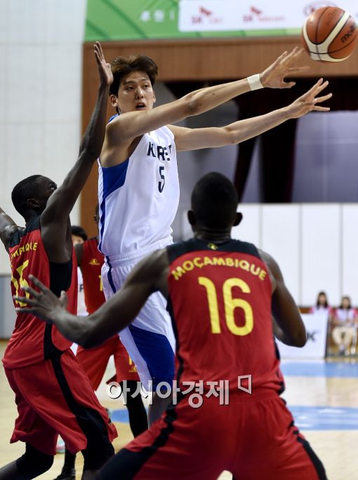 [포토]최준용, '막히면 패스!'