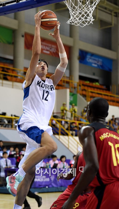 [포토]정효근, '깔끔한 레이업'