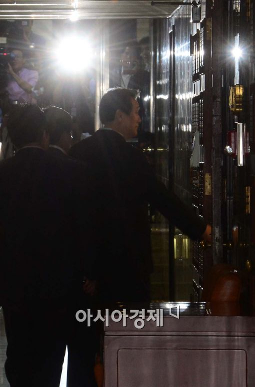 [포토]의총 참석하는 김무성 대표 