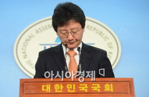 [포토]고개 떨군 유승민 원내대표 