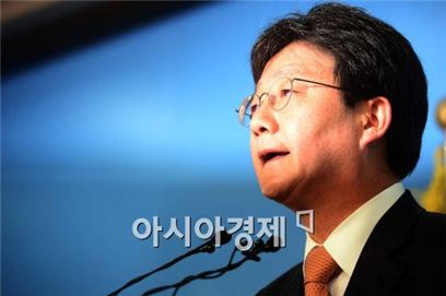 유승민 사퇴…"정치생명 걸고 헌법 가치 지키고 싶었다"(전문)