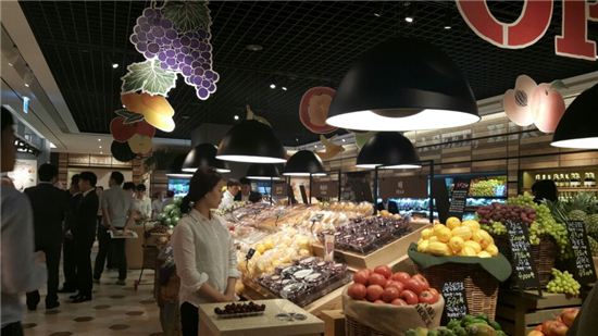 [르포]“깐깐한 목동 주부도 사로잡는다” SSG푸드마켓 목동점 가보니…