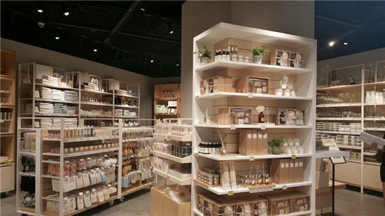 [르포]“깐깐한 목동 주부도 사로잡는다” SSG푸드마켓 목동점 가보니…