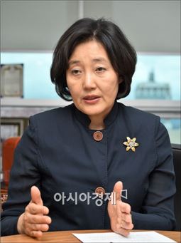 박영선, 더민주 잔류 공식입장 “안팎에서 함께 부리를 모아 쪼아서 세상 열어야”