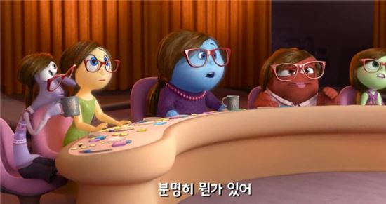 '인사이드 아웃' 개봉하자마자 예매율 1위 '겨울왕국 압도'