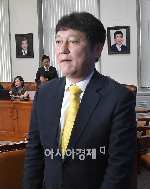 [포토]기자회견 마친 최재성 사무총장