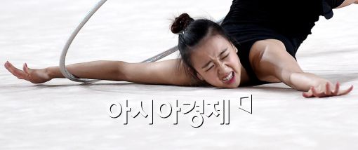 [포토]손연재, '표정관리 힘드네'