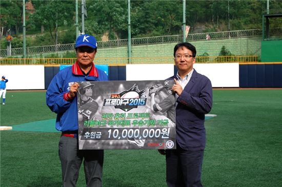 컴투스, 한국리틀야구 연맹에 기금 1000만원 전달