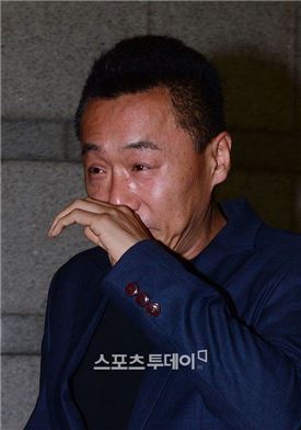 '男 대학생 성추행' 백재현, 징역 4월·집유 1년…끝내 '눈물'