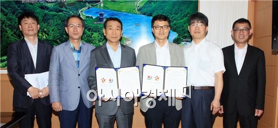 정읍시(시장 김생기)와 한국관광공사(전북협력지사장 박재석)는 지난 9일 해외관광객 유치를 위한 업무교류 협약을 체결했다.
