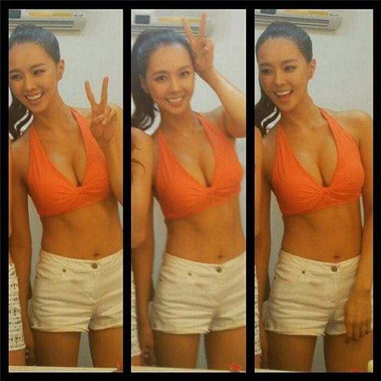 [포토] 이연, 가슴골 드러낸 아찔한 비키니 자태