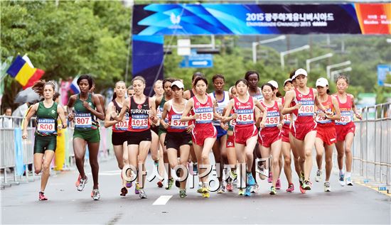 [광주U대회]여자 마라톤 출발
