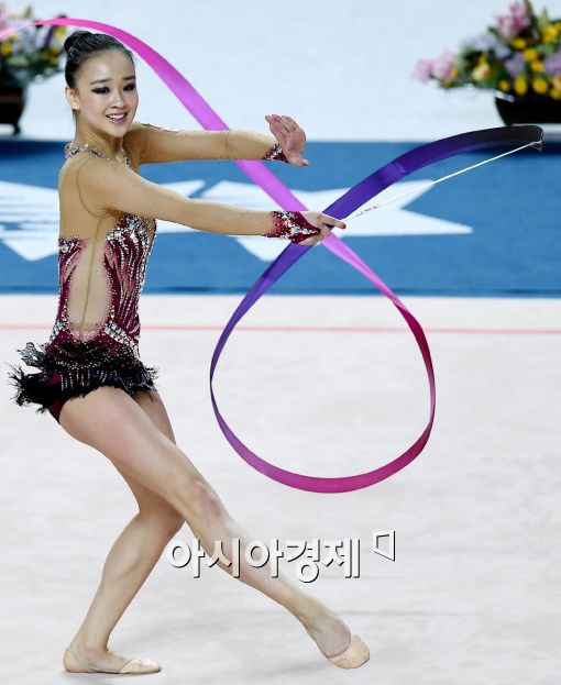 손연재, 세계선수권 리본·곤봉 메달 무산…개인종합 5위