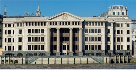 한국교직원공제회는 영국 런던의 템즈강변에 위치한 빈트너스 플레이스에 500억원을 투자해  3년만에 233억원의 수익을 거뒀다 
