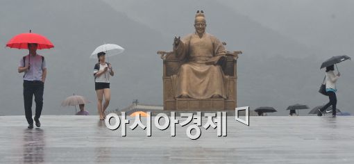 [포토]비 내리는 서울 도심