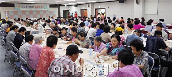 “어르신들 무더운 여름 건강하게 나세요”