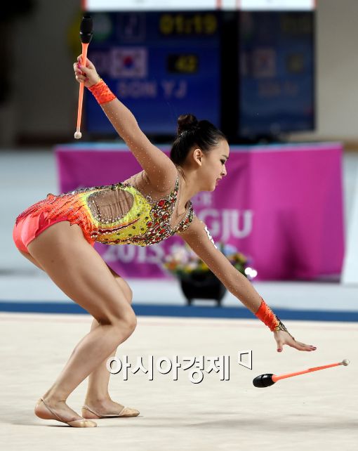 [포토]손연재, '곤봉 떨어뜨리는 실수'