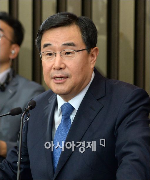 [포토]인사하는 김정훈 새 정책위의장