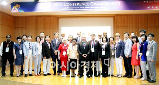 대학스포츠 발전을 모색하는 2015 광주 FISU 컨퍼런스가 7월 13일 오후 5시 30분 호남대학교(총장 서강석) 상하관 1층 소강당에서 성공리에 막을 내렸다.  
