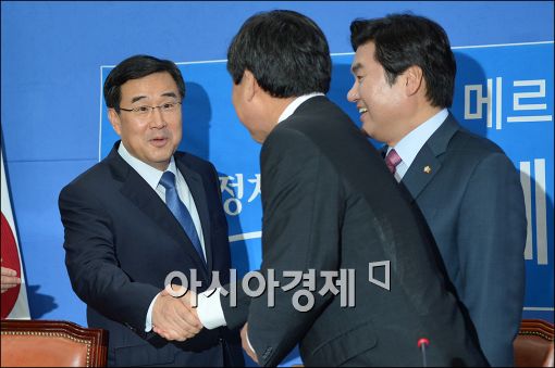 [포토]새정치연합 찾아간 새누리당 신임 원내지도부