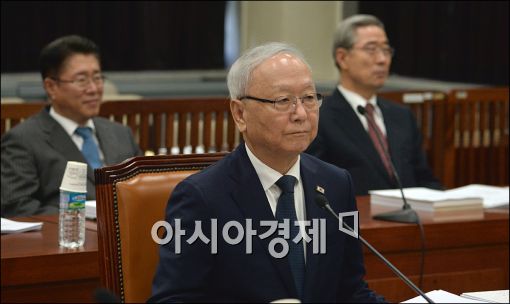 [포토]국회 출석한 이병호 국정원장