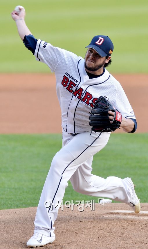 [포토]역투하는 두산 선발 스와잭