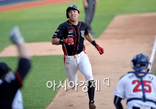 [포토]이대형, '선취 득점을 향해'