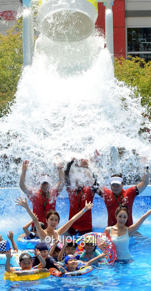 [포토]쇼핑몰에서 즐기는 물놀이...아이파크몰 워터파크 개장