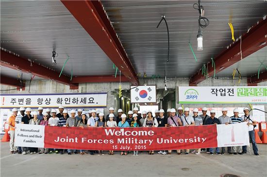롯데월드몰, 세계 22개국 장교와 가족 공식방문