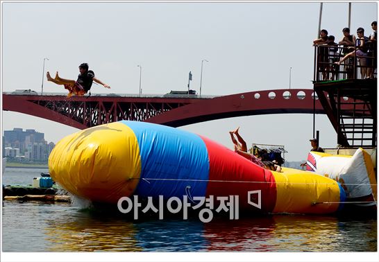 "올 여름 더위 탈출은 한강에서"…'한강 몽땅' 축제 개막