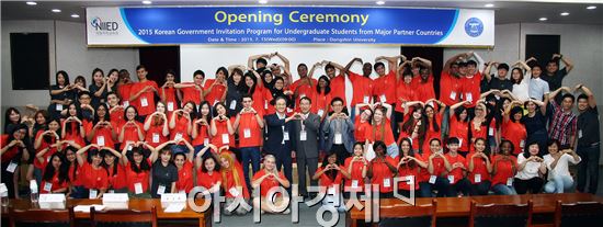 교육부 국립국제교육원이 주관하고 동신대학교가 위탁받은 2015 주요국가 대학생 초청연수가 15일 오전 9시 동신대학교(총장 김필식) 국제회의장에서 시작됐다.
