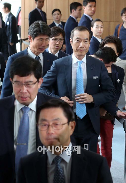 [포토]주총장 나오는 최치훈 삼성물산 사장 