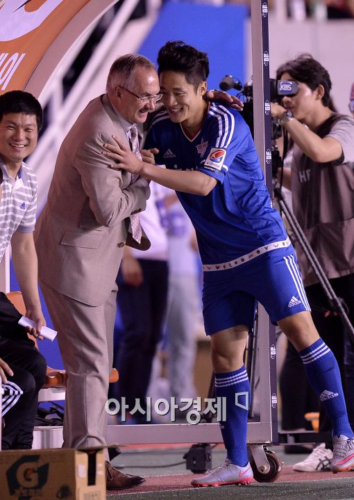 [포토]김호남, '슈틸리케 감독님, 저 좀 잘 봐주세요~'