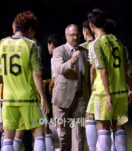 [포토]슈틸리케 감독, '모두들 수고했어'