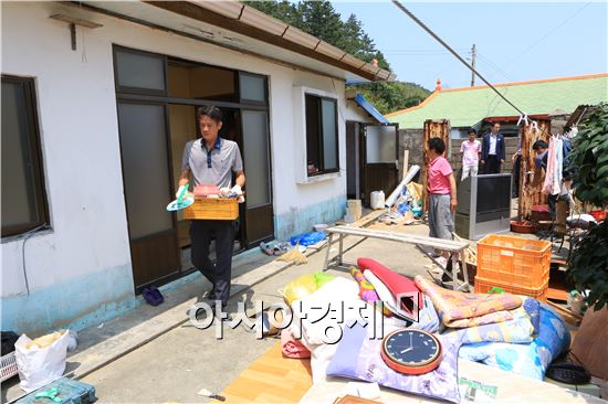 완도군청 공무원, 사랑의 봉사활동 눈길