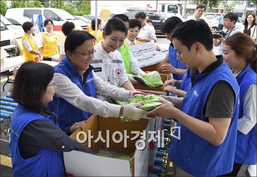 [포토]삼성, 적십자사에 응급구호품 5억원 전달