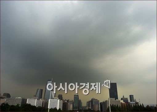 [포토]먹구름 몰린 여의도 금융가