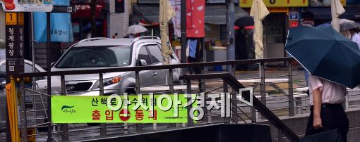 [포토]'청계천은 통제 중'