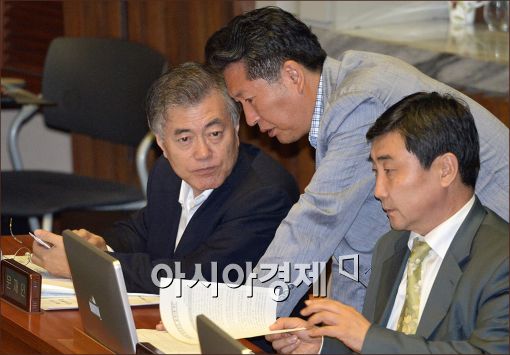 [포토]이야기하는 문재인·정청래