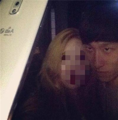 '쇼미더머니4' 블랙넛, 다정한 사진 속 여성은 누구?