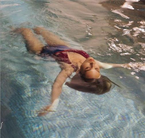 키코, 몽환적 수영 사진…GD가 반한 매력? 