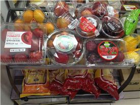 편의점 무한변신…‘특화된 골목가게’로 진화중