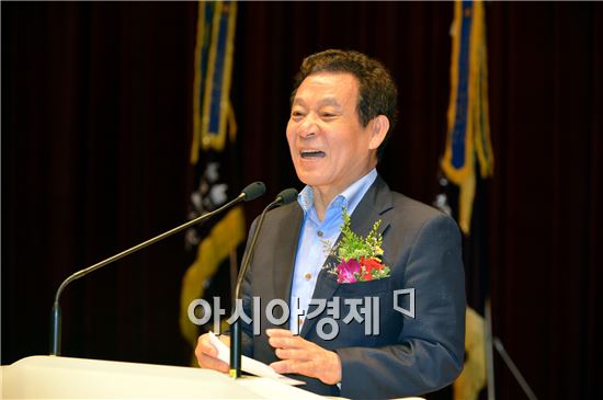 [포토]윤장현 광주시장,호국영웅 통일안보 결의대회 참석