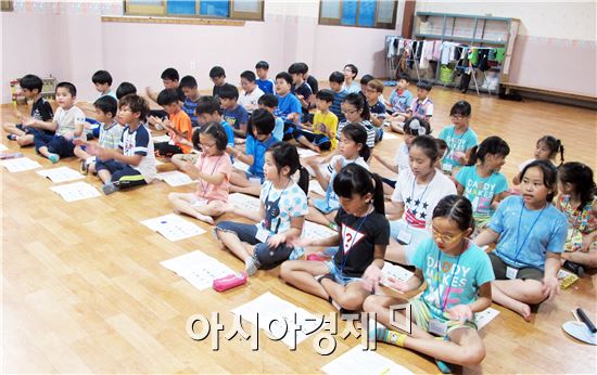 함평군다문화가족지원센터(센터장 김기영)는 7월 25일 부터 26일까지 1박2일 동안  초등학생을 대상으로 청학동청소년수련원에서 예절교육을 실시했다.
