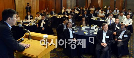 [포토]강연하는 윤상직 장관