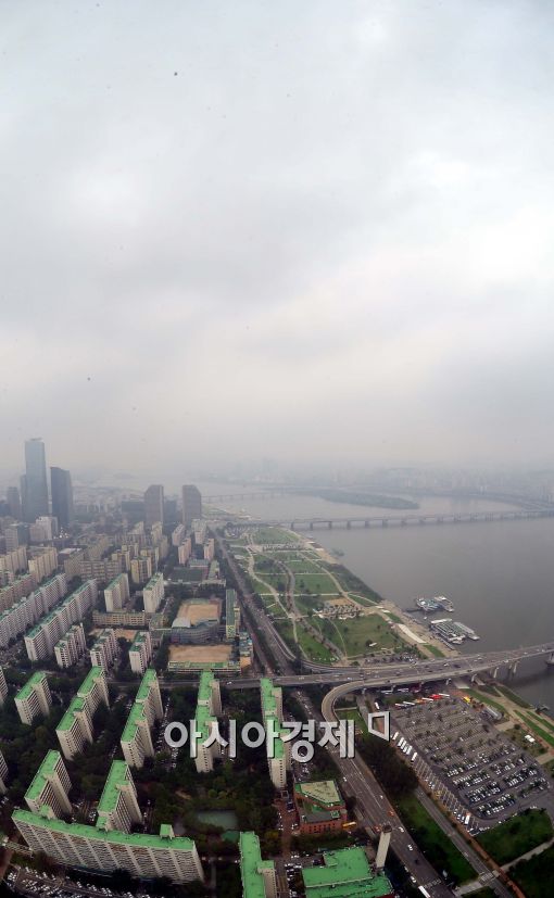 [포토]먹구름 잔뜩 낀 서울 도심