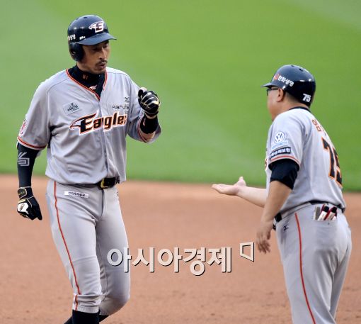 [포토]김경언, '오늘도 선취점은 한화!'