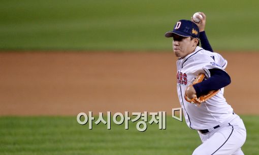 [포토]역투하는 두산 오현택