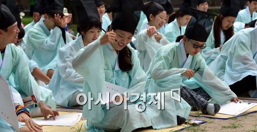[포토]조선시대 과거시험 재현하는 한-중 대학생들