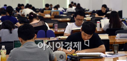 [포토]'무더위 속 열공'